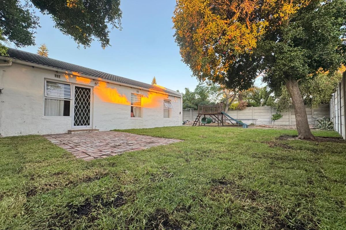 Your Comfy Family Home Awaits. - Photo 2