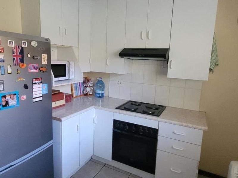 Brackendowns Elegant Family Home - Photo 7