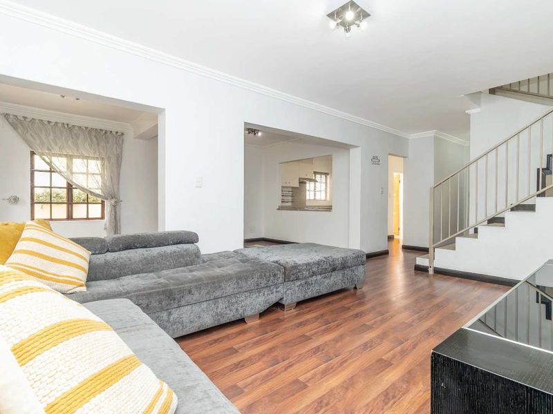 UNDER OFFER  Home in  quiet heart of Lonehill - Photo 5