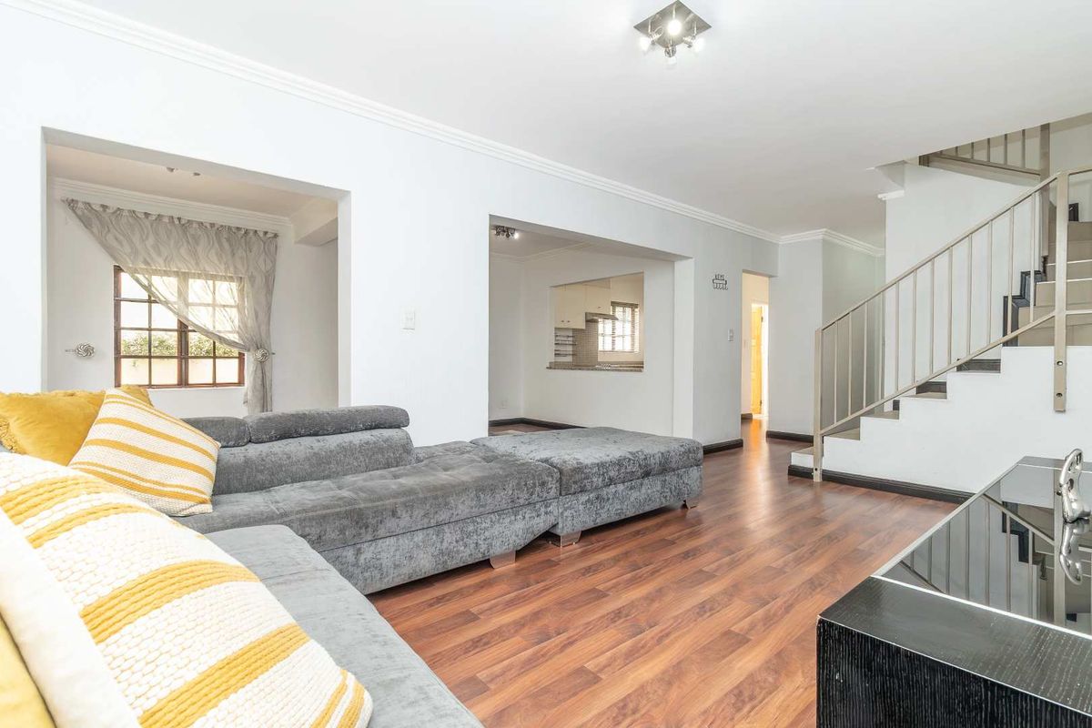 UNDER OFFER  Home in  quiet heart of Lonehill - Photo 5