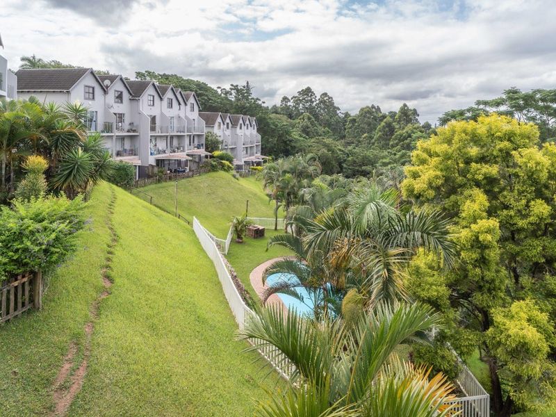 Modern Complex Living with Scenic Views and Communal Pool - Photo 2