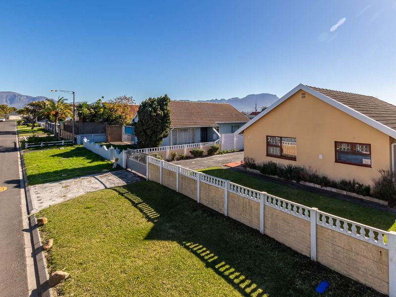 Spacious 3-Bedroom Property with Great Potential in Lotus River - Photo 2
