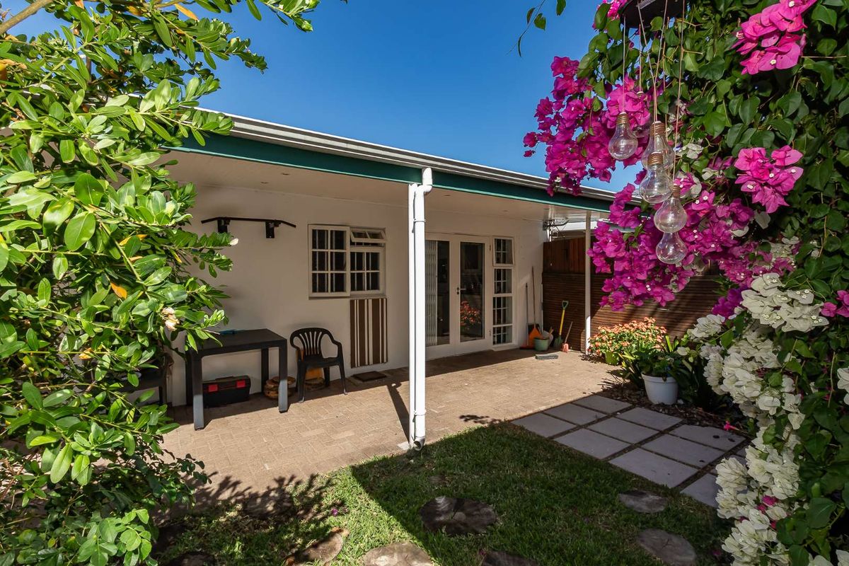 Modern and well maintained home with dual living! - Photo 3