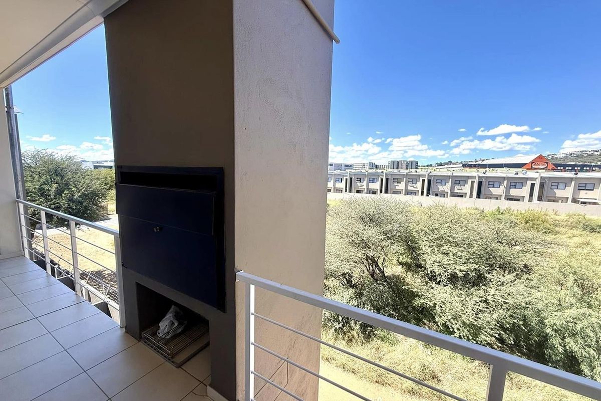 2 Bedroom Townhouse TO LET in Kleine Kuppe - Photo 4