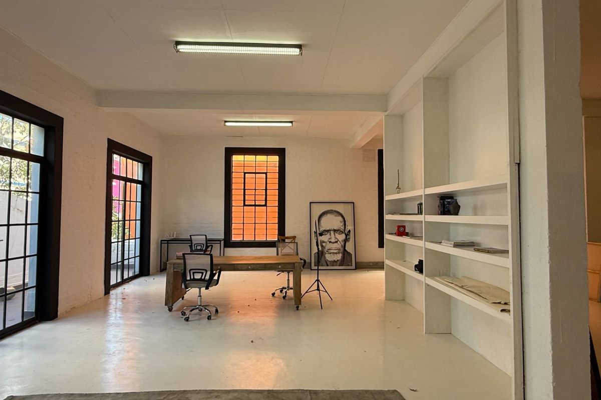 139m2 office ideal for creatives or professionals to let in Urban Hub - Photo 2