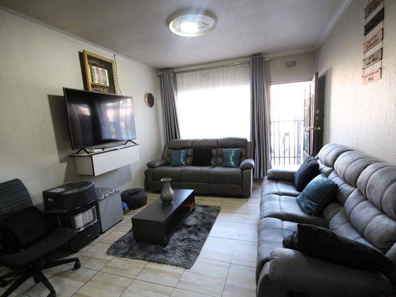 Immaculate 3 bedroom home - Photo 8