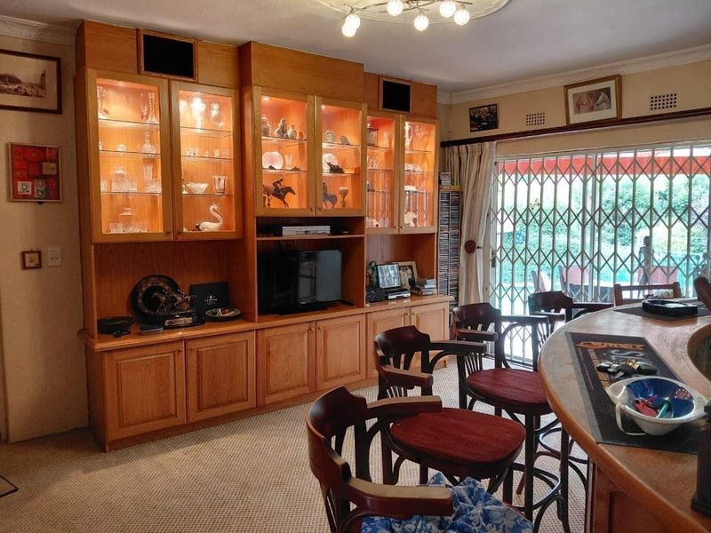 DOWERGLEN/ESSEXWOLD – EXCEPTIONAL HOME FOR THE EXTENDED FAMILY - Photo 7
