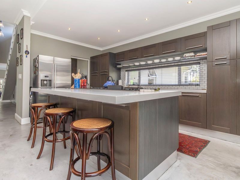 Elegant Four Bedroom Contemporary Farm House - Photo 5