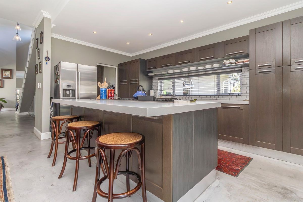 Elegant Four Bedroom Contemporary Farm House - Photo 5