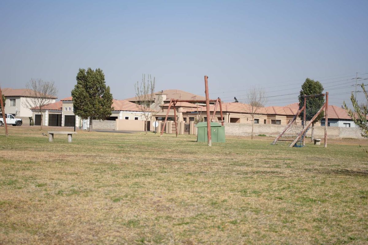 Lovely stand in a secure Estate (negotiable) - Photo 4