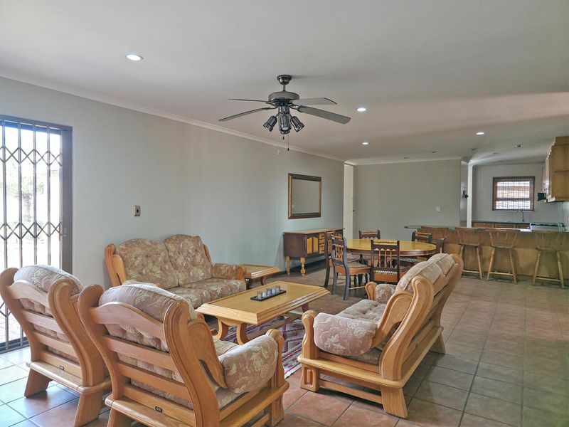 3 Bedroom Family home in Kleinbosch. - Photo 5