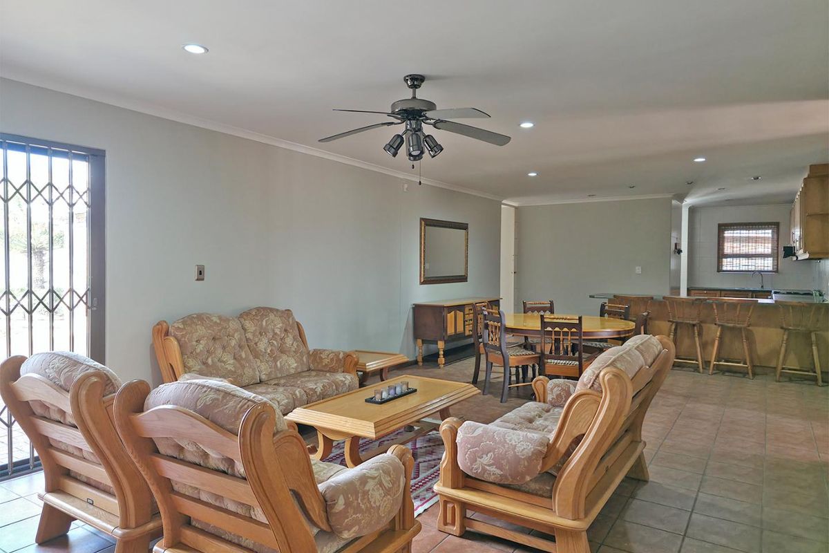 3 Bedroom Family home in Kleinbosch. - Photo 5