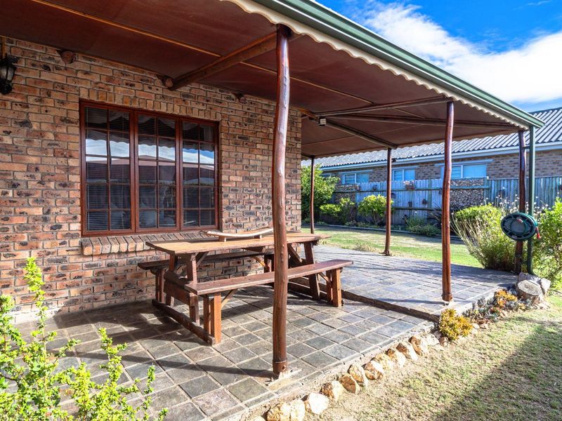 Timeless Appeal and Coastal Comfort - Photo 5