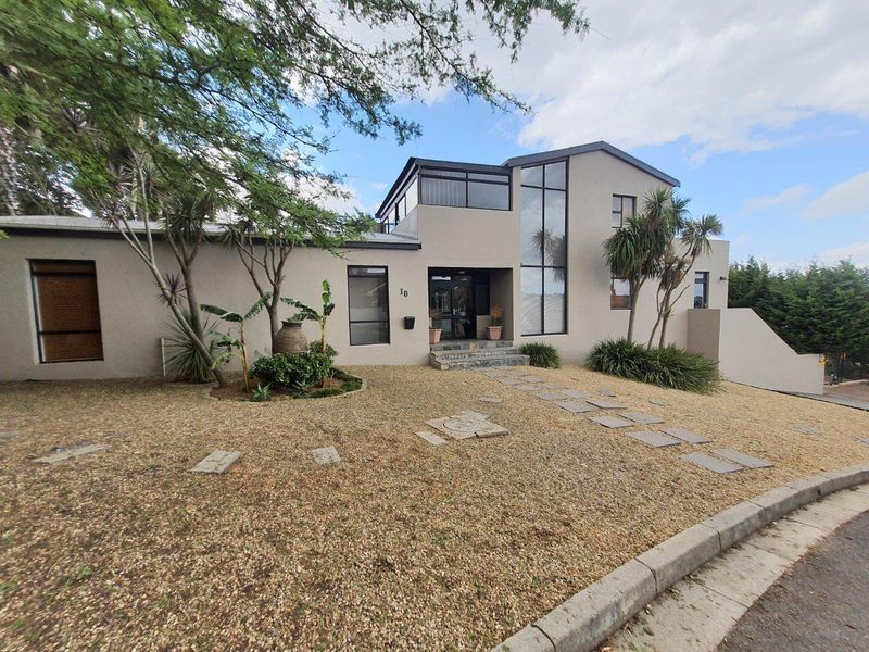 Spacious 3 Bedroom double storey family home with 1 bedroom flat to rent in Oude Westhof - Photo 1