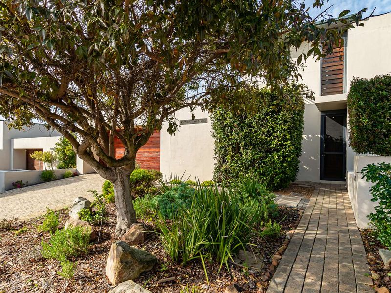 Magnificent townhouse beautifully situated at Stonehurst - Photo 2