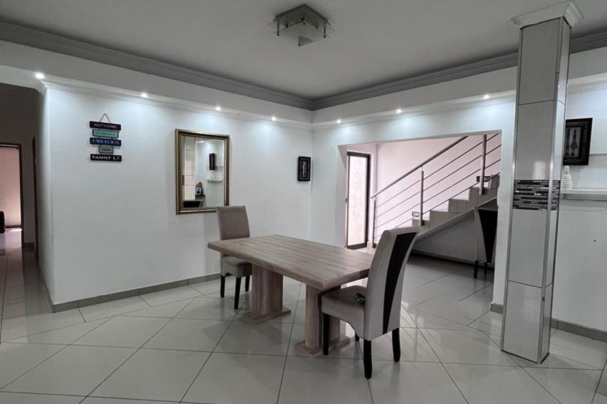 Spacious 5 - Bedroom Family Home in Cimbabsia - Photo 4
