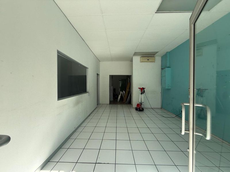 Retail Space to Let | Parkside Centre | 70m2 - Photo 5