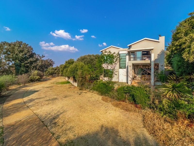 Luxury Meets Comfort: Stunning Estate in Eye of Africa!" - Photo 9