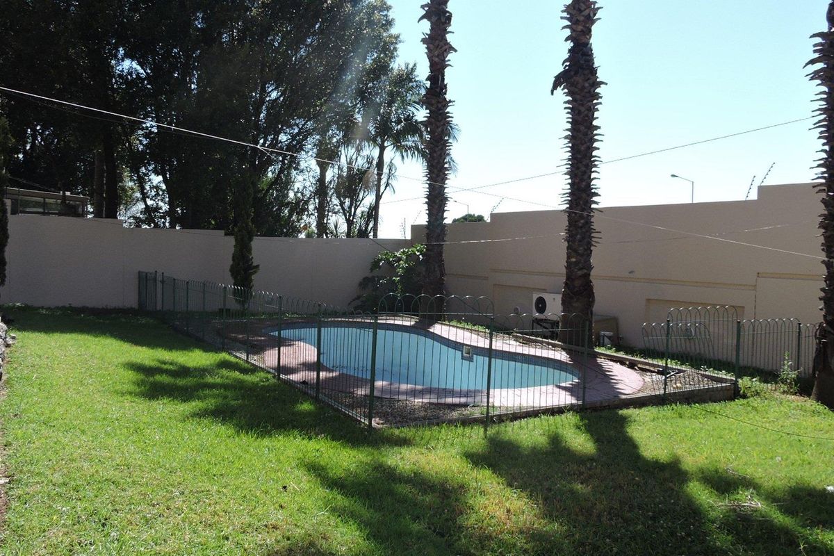 Cosy Fully Furnished 3 Bedroom Home in a Secure Estate - Photo 4