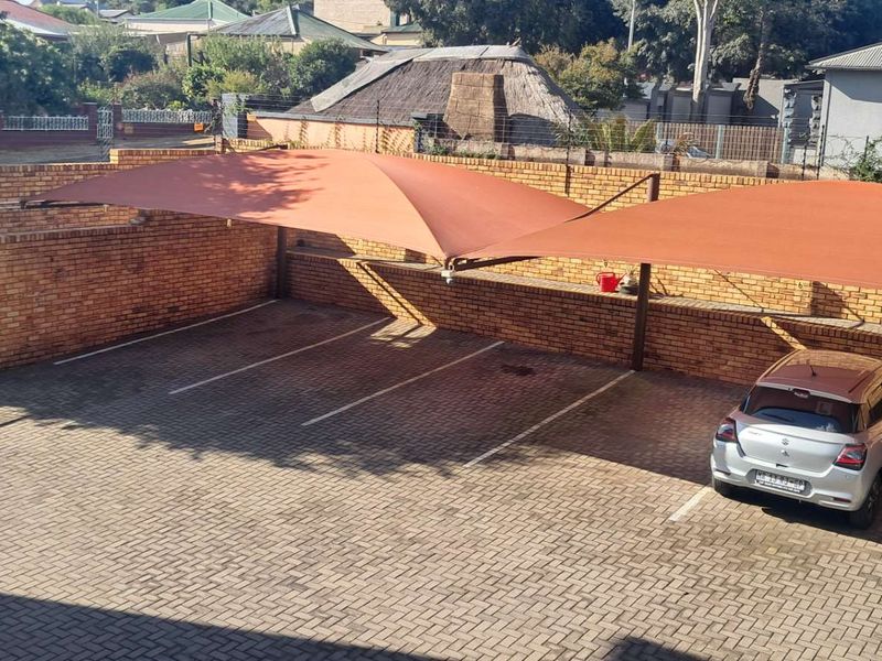 Spacious Apartment in Safe Complex! - Photo 5