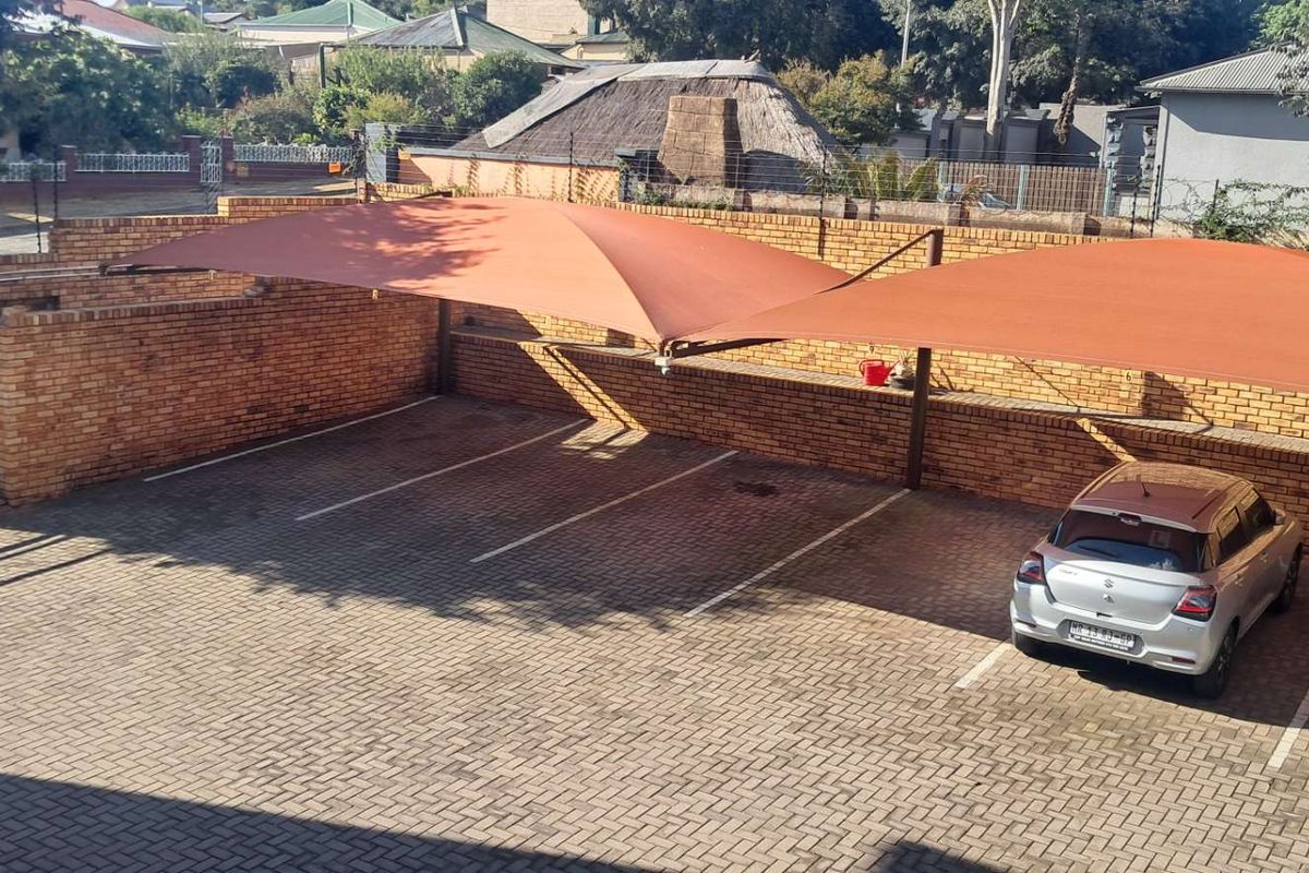 Spacious Apartment in Safe Complex! - Photo 5