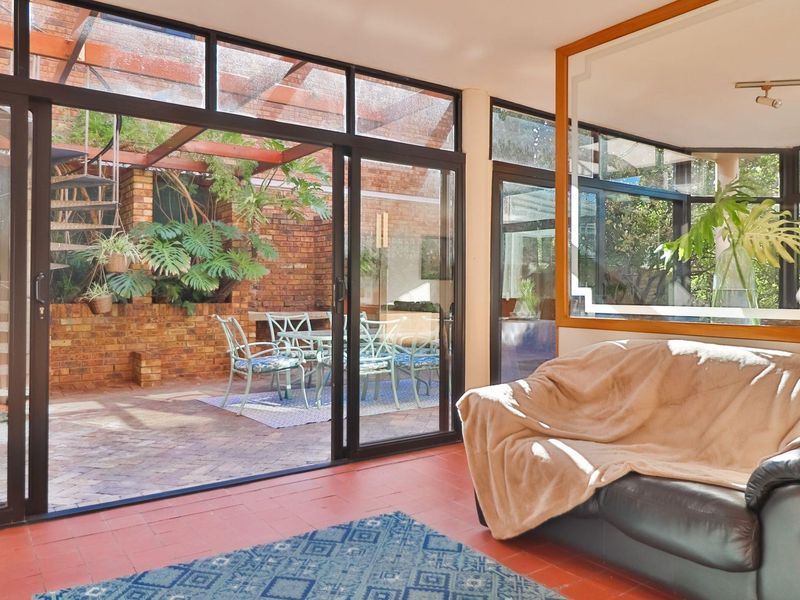 4-Bedroom Family Home in Sought-After School Neighbourhood - Photo 6