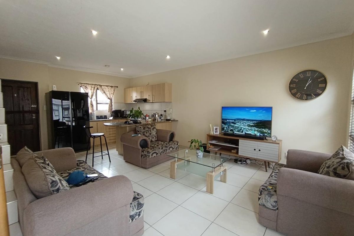 8x TOWNHOUSES FOR SALE IN UNION COURT - WALVISBAY - Photo 3