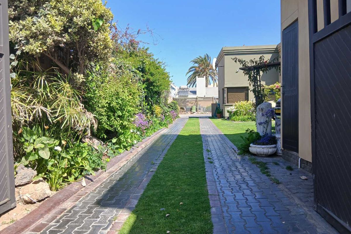 Your Chance For Uninterrupted Water Views - Photo 2