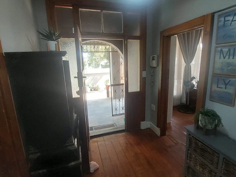 Modern Comfort: Gourmet Kitchen & Enchanting Outdoor Spaces! - Photo 4