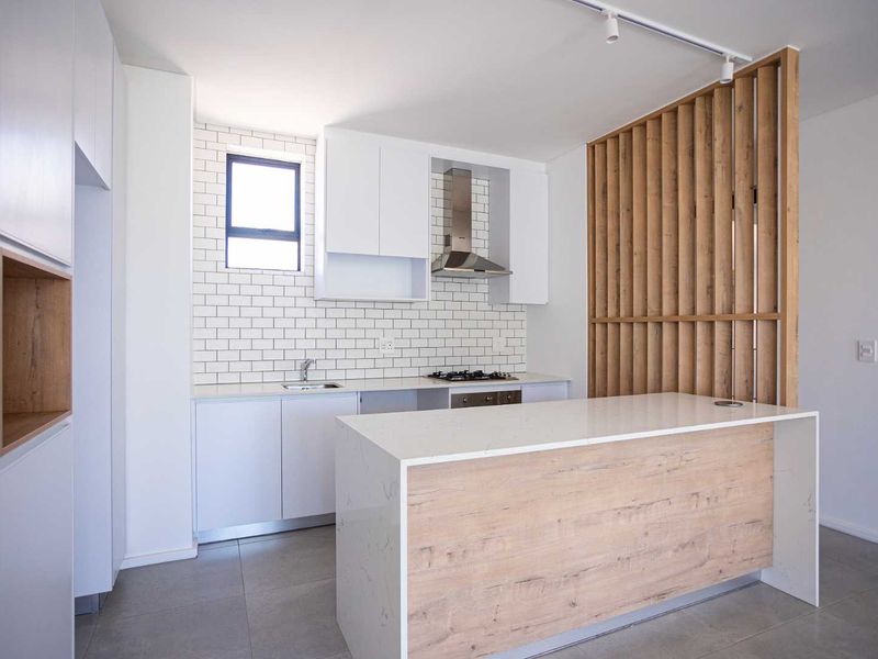 Two-bedroom apartment in the vibrant hub of Val de Vie Estate - Photo 2