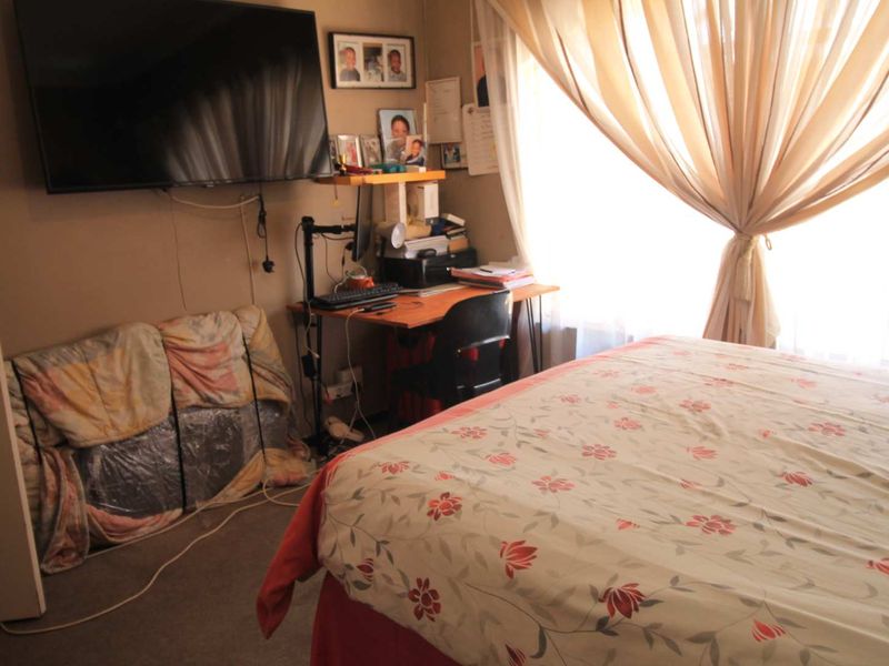 Charming 2 Bedroom Townhouse with a Garden - Photo 10