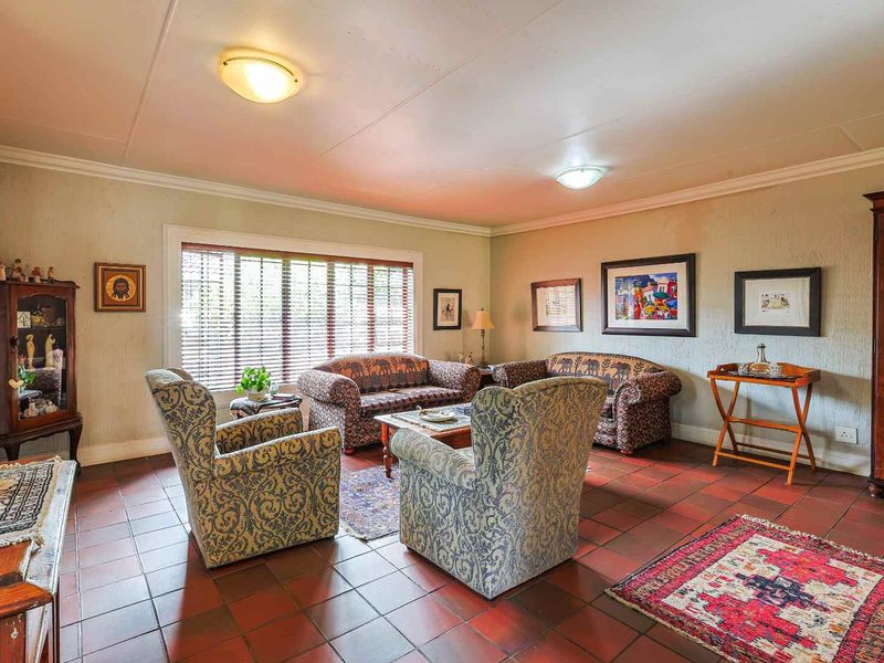 Spacious Family Home with Character & Separate Flatlet - Photo 6