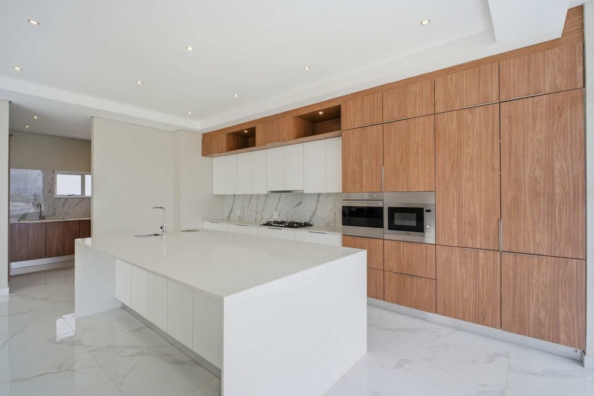 Brand-New 4-Bedroom Masterpiece in Prestigious Waterkloof Heights Available 1 May 2026 - Photo 5
