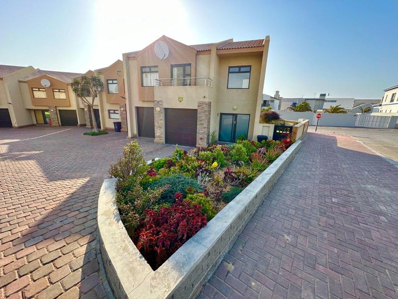 3 Bedrooms Townhouse For Sale in Dolphin Beach - Photo 3