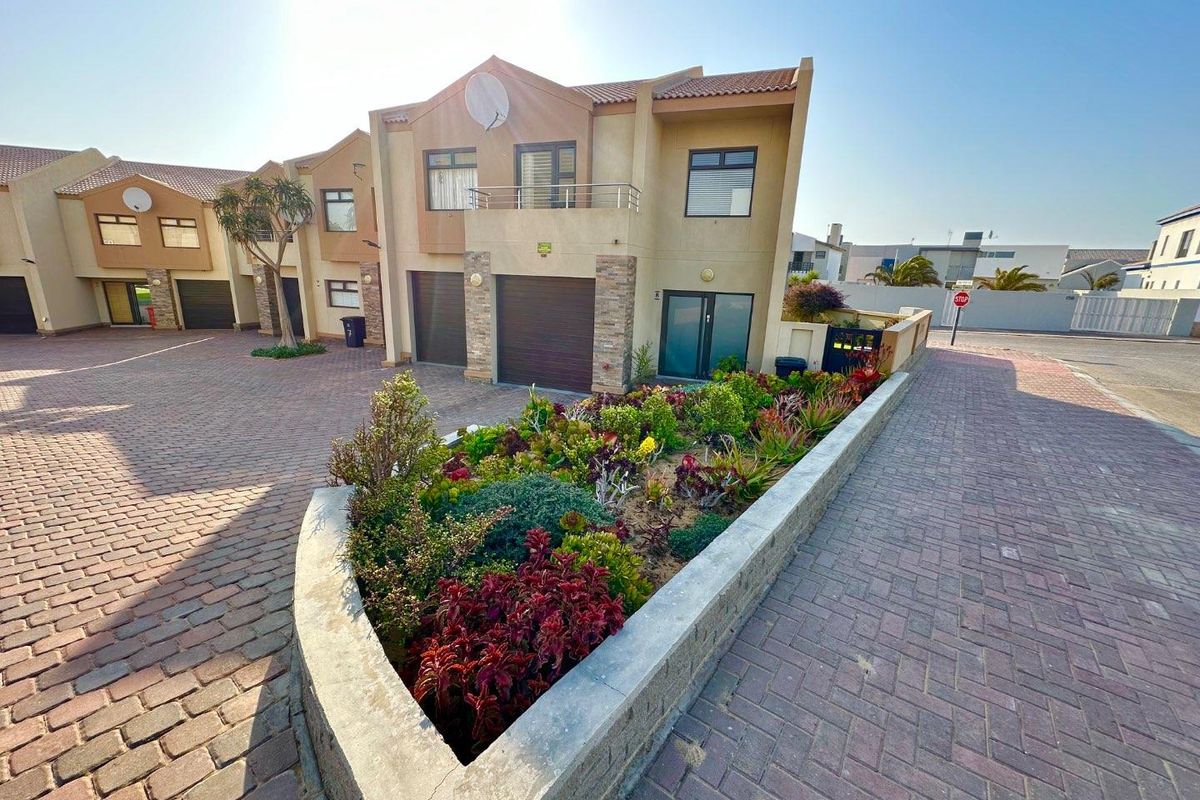 3 Bedrooms Townhouse For Sale in Dolphin Beach - Photo 3