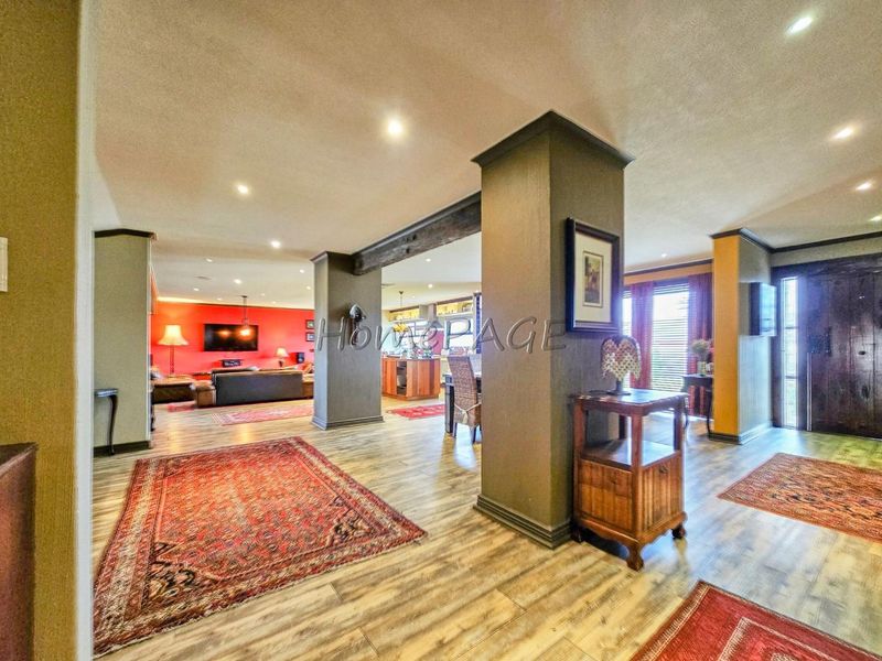Central Walvis Bay:  BEAUTIFUL, VERY SPACIOUS 5 Bedr home, IN A SOUGHT AFTER POSITION, is for Sale - Photo 3