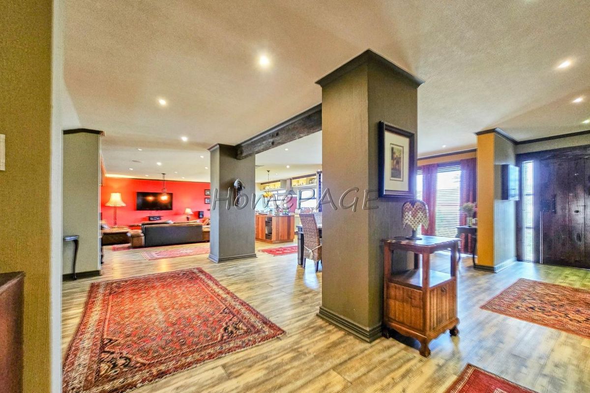 Central Walvis Bay:  BEAUTIFUL, VERY SPACIOUS 5 Bedr home, IN A SOUGHT AFTER POSITION, is for Sale - Photo 3