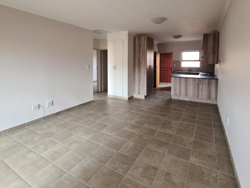 Perfect Second Floor 2Bedroom lockup and go! - Photo 5