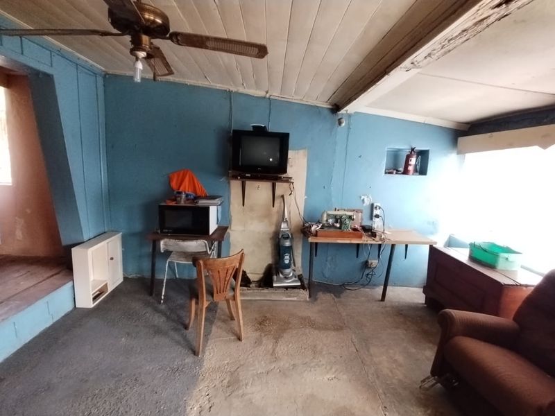 Fixer-upper with potential - Photo 6