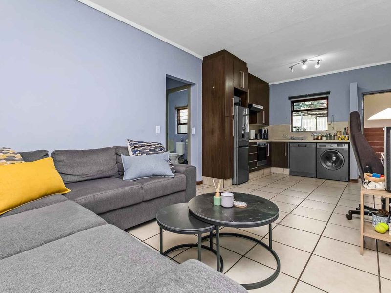 Lovely 1 Bedroom, 1 Bathroom Garden Apartment For Sale in Broadacres - Photo 7