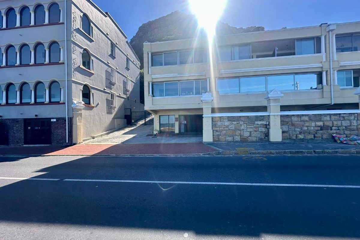 Spacious Sea-Facing Apartment in St James - Photo 4