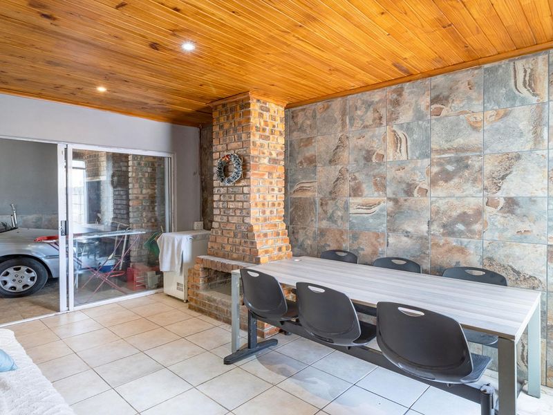 Great 2 bedroom 1 Bathroom Plus Pool For Sale - Photo 5