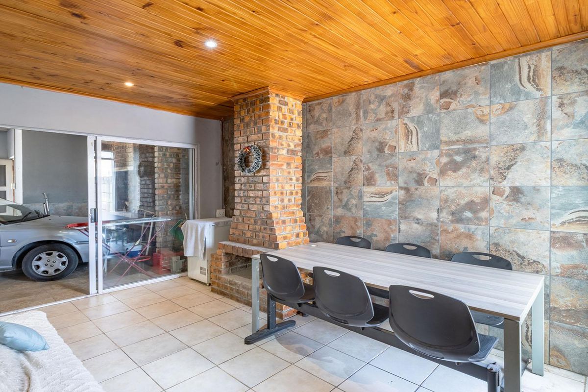 Great 2 bedroom 1 Bathroom Plus Pool For Sale - Photo 5