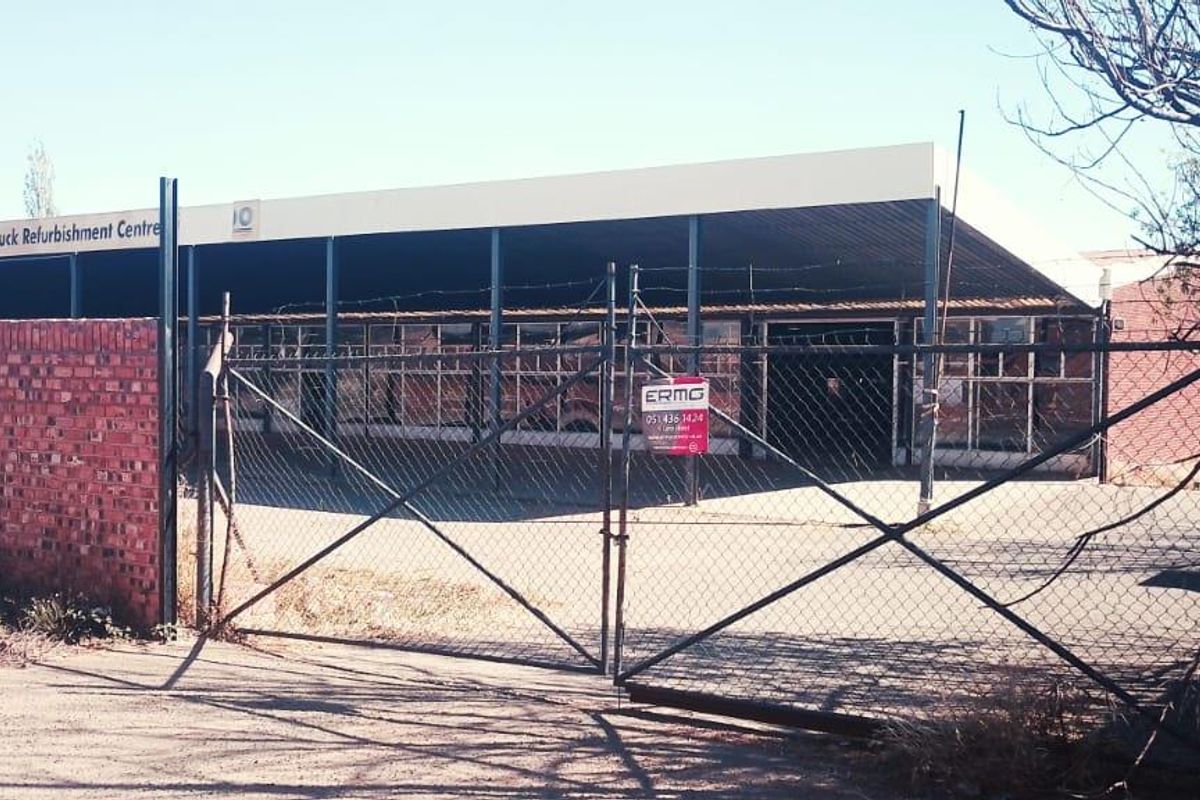 1.1645 HEKT INDUSTRIAL PROPERTY.IDEAL FOR FACTORIES OR LARGE BUSSINESS IDEAS - Photo 2