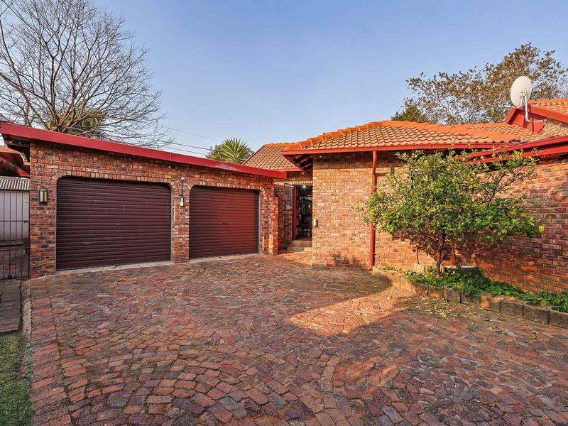 CHARMING TWO-BEDROOM DUET – COMFORTABLE LIVING IN THE HEART OF ELARDUSPARK - Photo 2