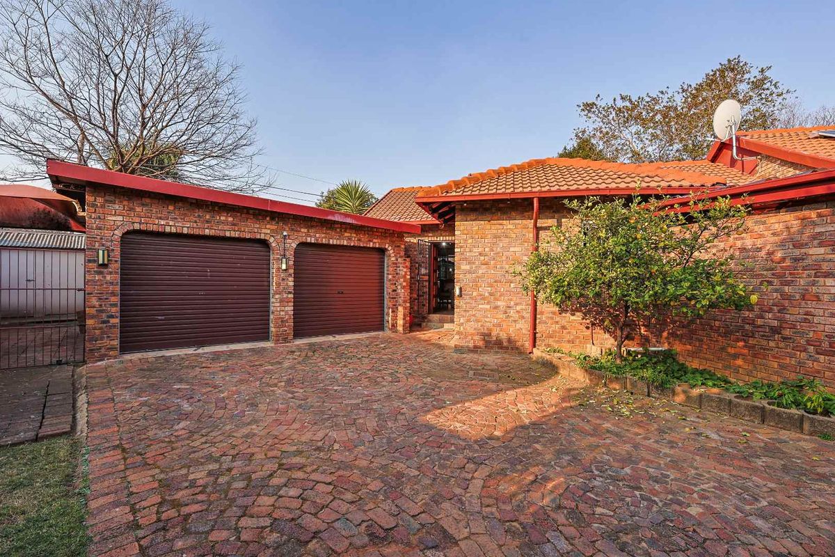 CHARMING TWO-BEDROOM DUET – COMFORTABLE LIVING IN THE HEART OF ELARDUSPARK - Photo 2