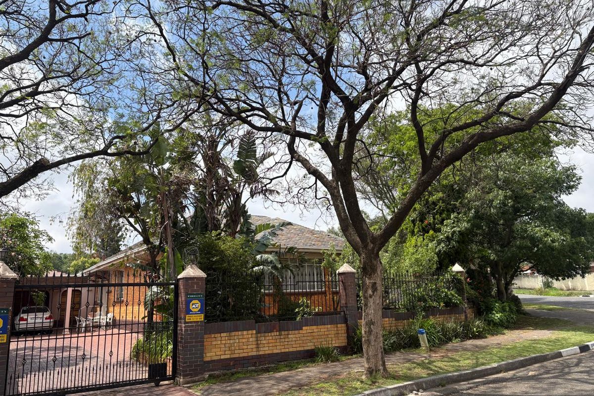 Secure suburban living - Photo 2