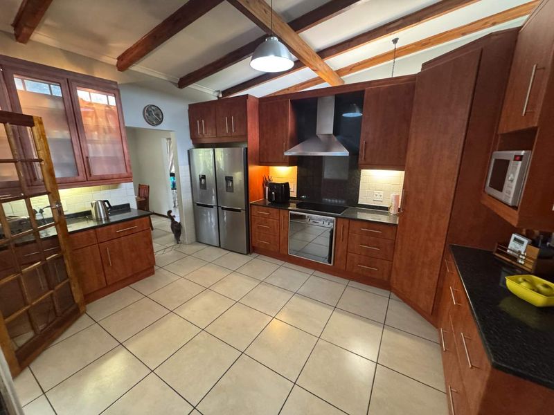 Family Home with Flatlet for Sale - Photo 6