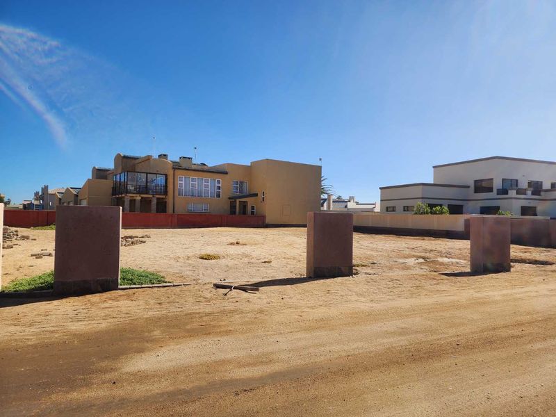 Located in the " Blou Mure" area in Henties Bay. - Photo 4