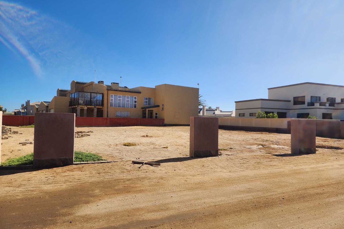 Located in the " Blou Mure" area in Henties Bay. - Photo 4